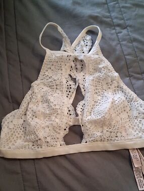 Victoria's Secret Cream Lace Crochet High-Neck Bralette SMALL.  NWT
